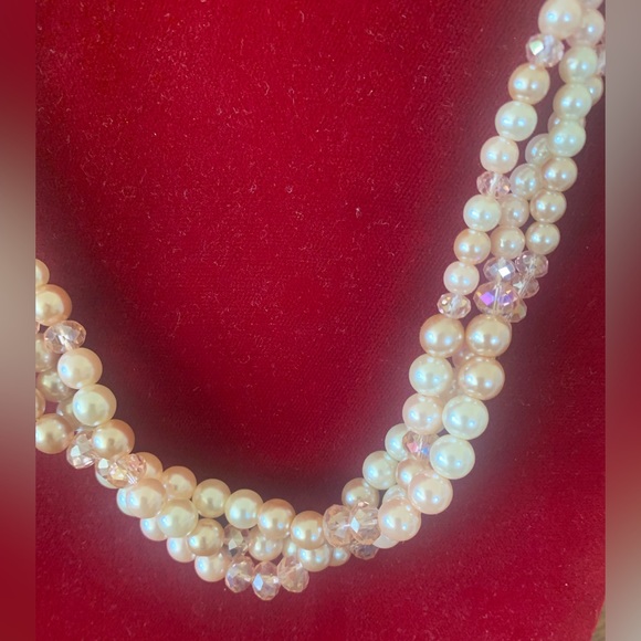 Tri-Strand Pale Pink Pearl necklace - Picture 4 of 7